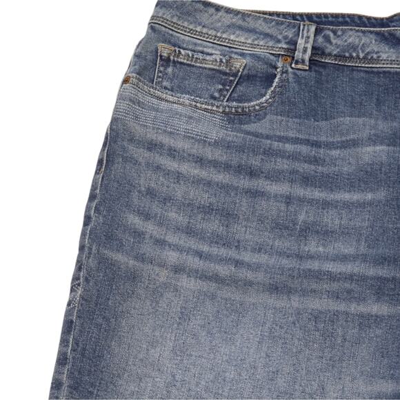 Lucky Brand Women's Denim Shorts Blue Embroidered Accent Details‎ Casual - Picture 4 of 12